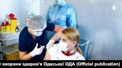 Загалом, відповідно до бюджетної програми вакцинації, цього року МОЗ планує закупити 7,9 млн доз щеплень для 3,9 мільйона осіб, йдеться в повідомленні