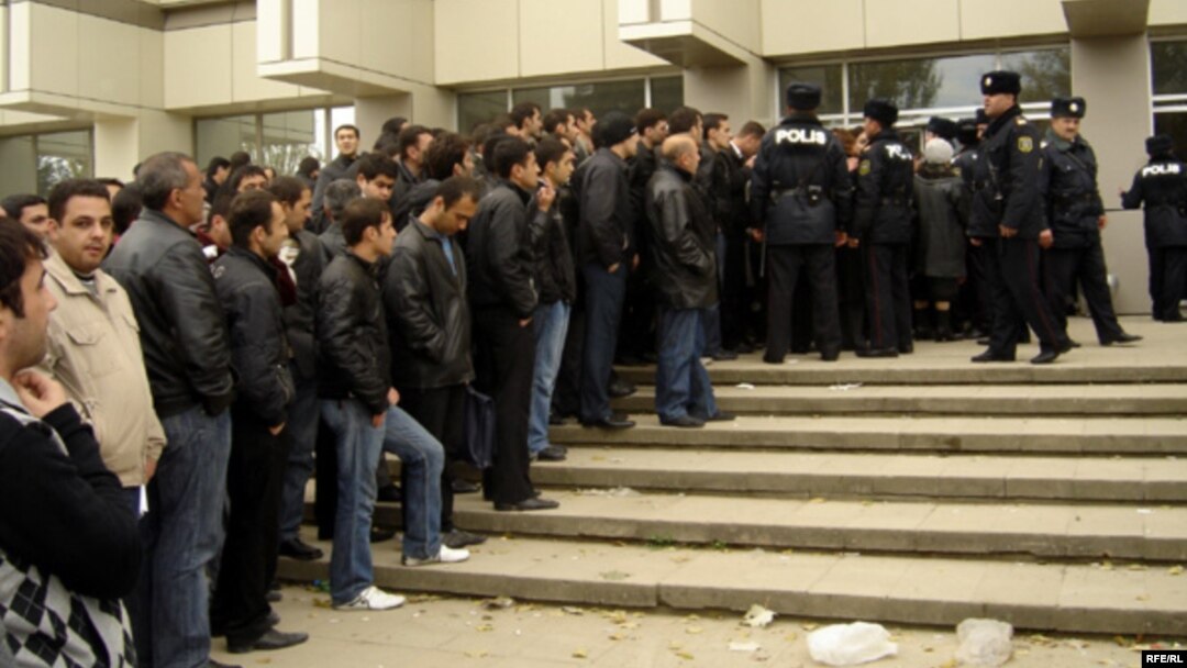 İşsizlər.
