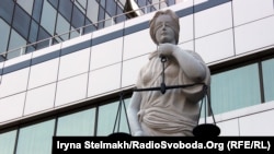 Згідно з висновками ГРМЕ і ВККС, серед причин блокування кандидатів – політично заангажовані рішення, зокрема щодо учасників Революції гідності, та незадекларовані доходи