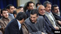 اسفنديار رحيم‌مشايی (راست) و محمود احمدی نژاد (چپ)