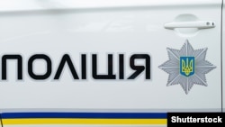 Наразі правоохоронці ретельно обстежують міст та прилеглі до нього території