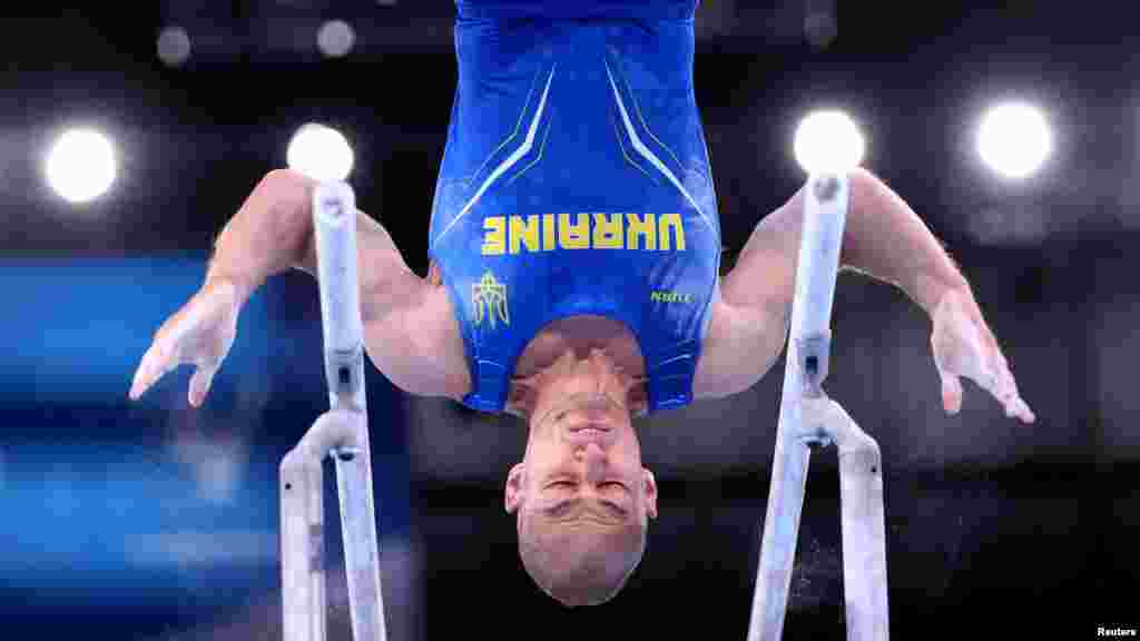 Українець Петро Пахнюк на Олімпіаді в Токіо. Спортивна гімнастика, чоловічі паралельні бари, фінал. Токіо, 3 серпня 2021 року 