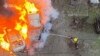 Рятувальники ДСНС працюють над ліквідацією пожежі внаслідок російського ракетного обстрілу в Полтавській області України, 17 листопада 2024 року