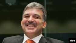 عبدلله گل حکم اعدام صدام حسين را «مسئله داخلی عراق» دانست و گفت: «برای ترکيه ثبات و امنيت در عراق مهم است.»