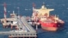 Половина підсанкційних танкерів припинила перевезення нафти з РФ ­– Bloomberg