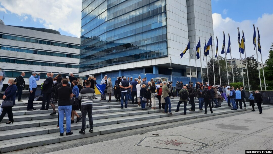 Bosnia and Herzegovina -- Union state workers and employees protest in Sarajevo, September 20, 2021.