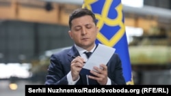 Зеленський вважає за необхідне обов’язкове декларування операцій з купівлі та продажу іноземної валюти суб’єктів декларування або членів їхніх сімей, якщо сума перевищує 50 прожиткових мінімумів