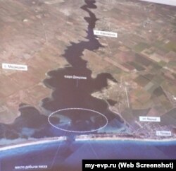 Место добычи песка на озере Донузлав