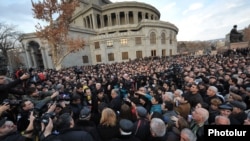 Armenia - Opposition presidential candidate Raffi Hovannisian addresses supporters in Yerevan's Liberty Square, 19Feb2013.
