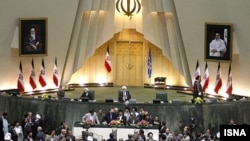 مجلس به فوریت طرح اعدام برای اخلاگران امنیت روانی رای مثبت داد.
(عکس از ایسنا)