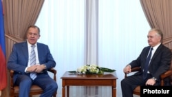 Armenia - Armenian Foreign Minister Edward Nalbandian (R) meets with Russian Foreign Minister Sergey Lavrov in Yerevan, 4Jul2016.
