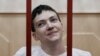 Надія Савченко під час засідання Басманного суду. Москва, 17 квітня 2015 року