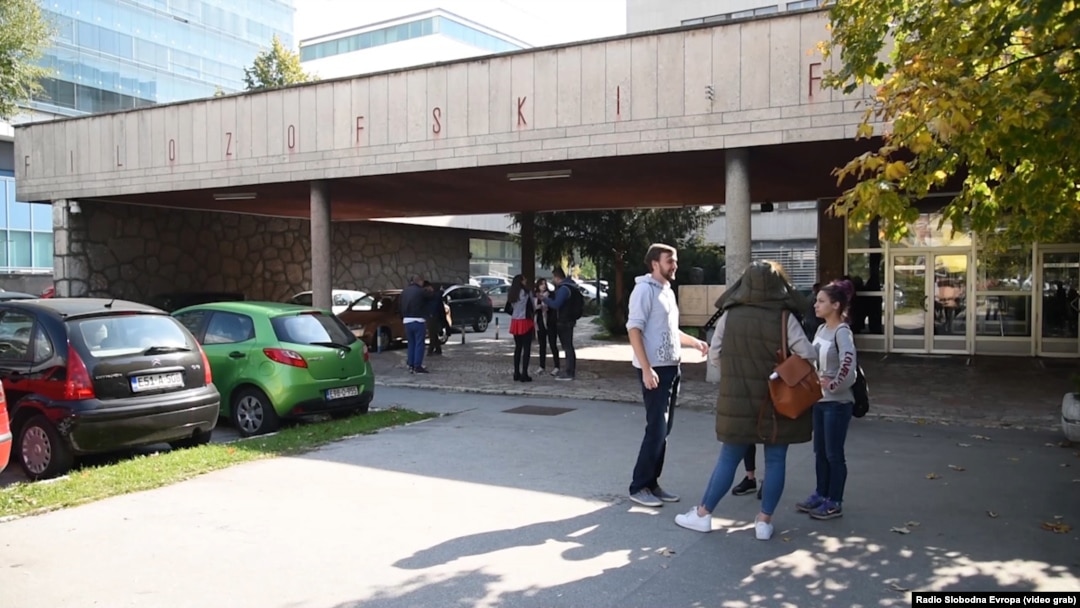 Studenti ispred Filozofskog fakulteta, Sarajevo, 17. oktobar 2017.