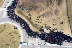 Українці, які хочуть із Польщі повернутися додому до закриття кордону. Пропускний пукт Корчова. 27 березня 2020 року