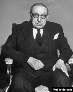 احمد قوام که تا پایان عمرش پنج بار به مقام نخست‌وزیری رسید، برای سالیان بسیار یکی از بانفوذ‌ترین سیاستمداران ایران بود.