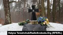 Акт вандализма по отношению к памятнику 62 воинам УПА на горе Монастырь. Польша, Подкарпатское воеводство, февраль 2017