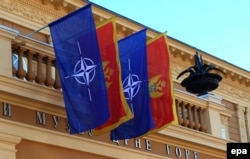 Прапори НАТО і Чорногорії