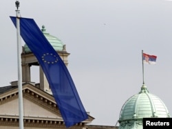 Zastave EU i Srbije na zgradi Skupštine Srbije, 2. mart 2012.