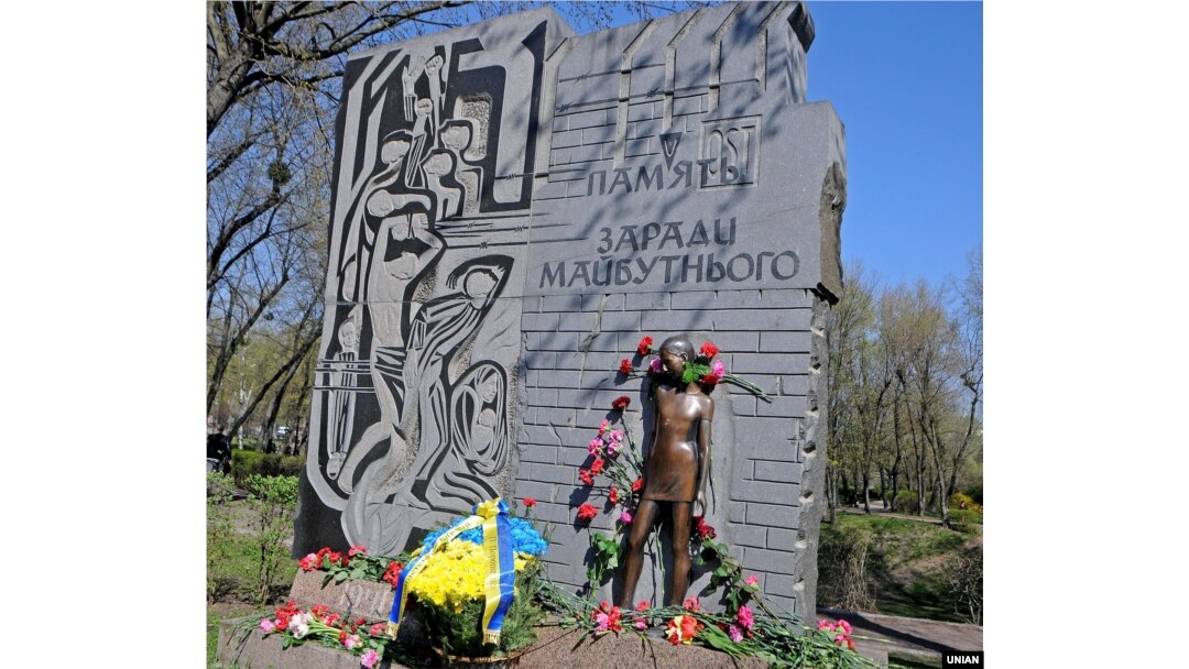 Монумент «Пам’ять заради майбутнього» у Національному історико-меморіальному заповіднику «Бабин Яр». Київ, 11 квітня 2017 року
