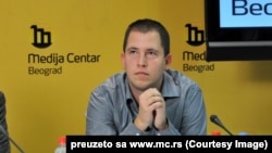 Obraća biračkom telu koje već postoji, ali je trenutno pasivno i raspodeljeno na stranke koje ga ne artikulišu u potpunosti: Dušan Spasojević.