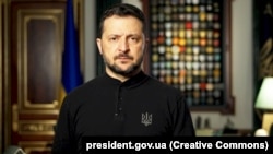 За його словами, інформаційне нагнітання, яке було сьогодні, якісь панічні повідомлення, які пересилали, – усе це тільки Росії ж і допомагає.