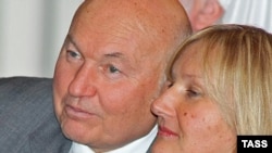Москванын мурдагы мэри Юрий Лужков жубайы Елена Батурина менен.
