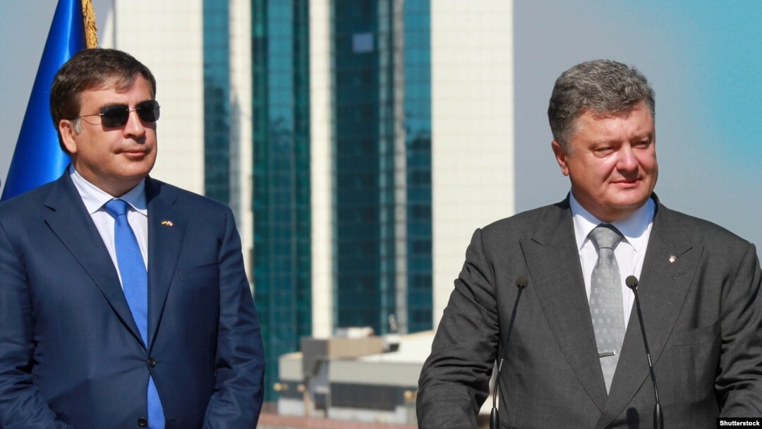 Президент України Петро Порошенко та тодішній голова Одеської державної адміністрації Міхеїл Саакашвілі. Одеса, серпень 2015 року