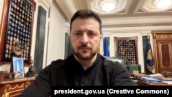 Порушення санкцій, запроваджених проти Росії, має трактуватися, як співучасть у війні, зазначив президент України Володимир Зеленський