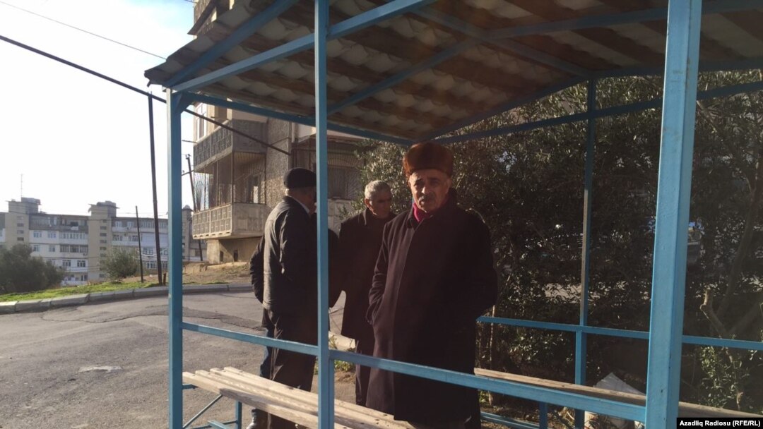 Ünvanı təkrar-təkrar soraqlamaq, bir xeyli üzü yoxuşa çıxmaq lazım gəldi.
