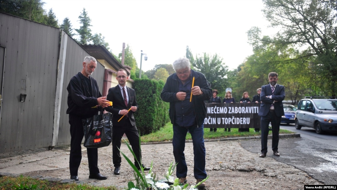 Roditelji ubijenih gardista i aktivisti NVO "Žene u crnom" na Topčideru 