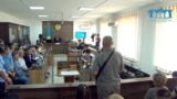 16 жастағы Шерзат Полаттың өліміне байланысты Жетісу облысы Талдықорған қаласында өтіп жатқан сот процесі. Жоғарғы соттың трансляциясынан скриншот.