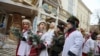 Діти під час урочистостей з нагоди винесення та встановлення Різдвяного Дідуха у Львові, 6 січня 2017 року