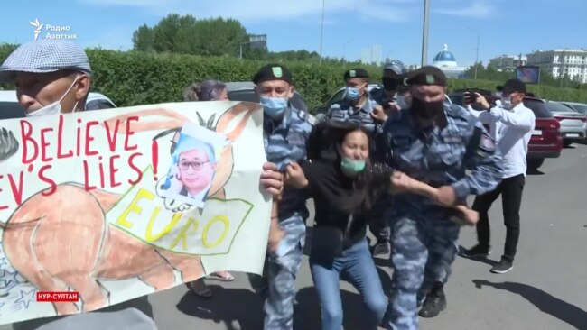 «Ослиная демократия». Протест у здания посольств ЕС и задержания