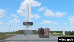 У травні 2022 року голова Чернігівської ОВА повідомив про плани демонтувати монумент, встановлений за часів СРСР на стику кордонів України, Росії та Білорусі