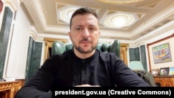 Російські військові цього тижня завдали по позиціях Сил оборони та населених пунктах України ударів із застосуванням майже 700 авіаційних бомб, зазначив Володимир Зеленський