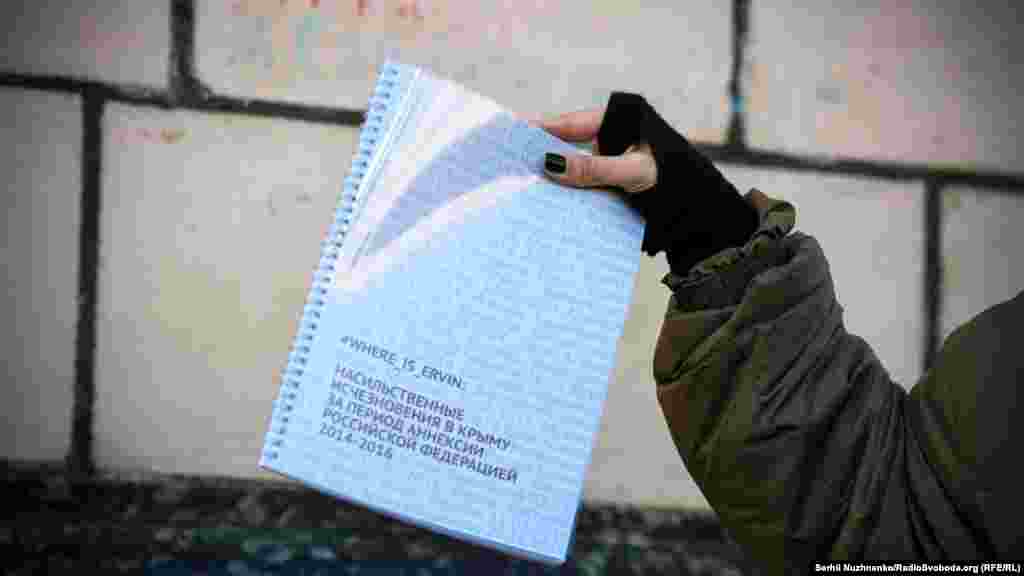 Международная правозащитная организация Human Rights Watch отмечает, что российские власти в Крыму ужесточили преследование крымских татар, чтобы полностью подавить инакомыслие на полуострове.