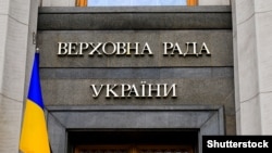 За словами Ярослава Железняка, законом суттєво обмежено можливі випадки притягнення до відповідальності за «контрабандними» статтями за подання документів із неправдивими відомостями