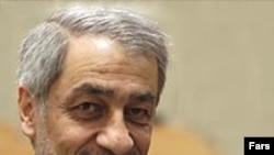 به نوشته وال استریت ژورنال، طهماسب مظاهری، رییس کل بانک مرکزی ایران، تحریم های آمريکا را مصداق «تروريسم اقتصادی» خوانده است. ( عکس: فارس)