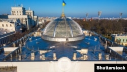 За даними СБУ, фігурант справи мав збирати інформацію про візити іноземних делегацій до Верховної Ради