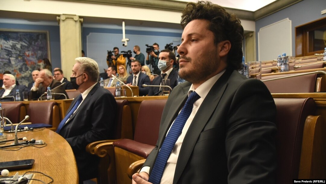 Dritan Abazović i Zdravko Krivokapić u Skupštini Crne Gore, februar 2022.