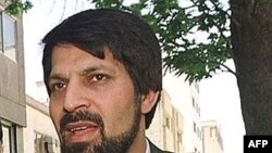 عمادالدین باقی در ۲۲ مهرماه سال جاری توسط دادگاه انقلاب اسلامی، احضار و همان روز بازداشت شد.
