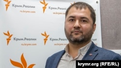 «На сьогоднішній день у Південному окружному військовому суді, за інформацією суду, в першій інстанції 77 кримінальних справ. З них 13 щодо кримських татар – це 10,1 відсотка», – заявив адвокат Семедляєв