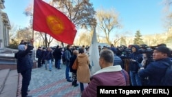 Митинг недовольных итогами выборов партий. Здание ЦИК. 1 декабря 2021 года. 