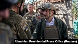 Архівне фото: Володимир Зеленський під час одних із попередніх відвідин прифронтових позицій, 14 жовтня 2019 року