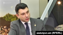 Эдуард Шармазанов в студии «Азатутюн ТВ»