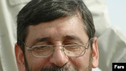 خبرگزاری ايرنا عصر پنج شنبه گذشته خبر داد که وزير ارشاد در جمع خبرنگاران استان مازرندران طی سخنانی اعلام کرده «اين که دولت چندين خبرگزاری دولتی داشته باشد، قابل قبول نيست.»