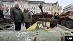 Visoki predstavnik EU Josep Borrell (desno) i ukrajinski šef diplomatije Andrij Sibiha (lijevo) u Kijevu, Ukrajina, 9. novembra 2024.