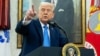 Трамп заявил, что "зол" на Путина, и пригрозил пошлинами на нефть