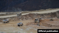 Տեսարան Թեղուտի բաց եղանակով շահագործվող հանքավայրից, արխիվ