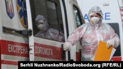 У МОЗ пояснюють: клінічні випробування мають чотири фази. В Україні найчастіше проводяться клінічні дослідження третьої фази